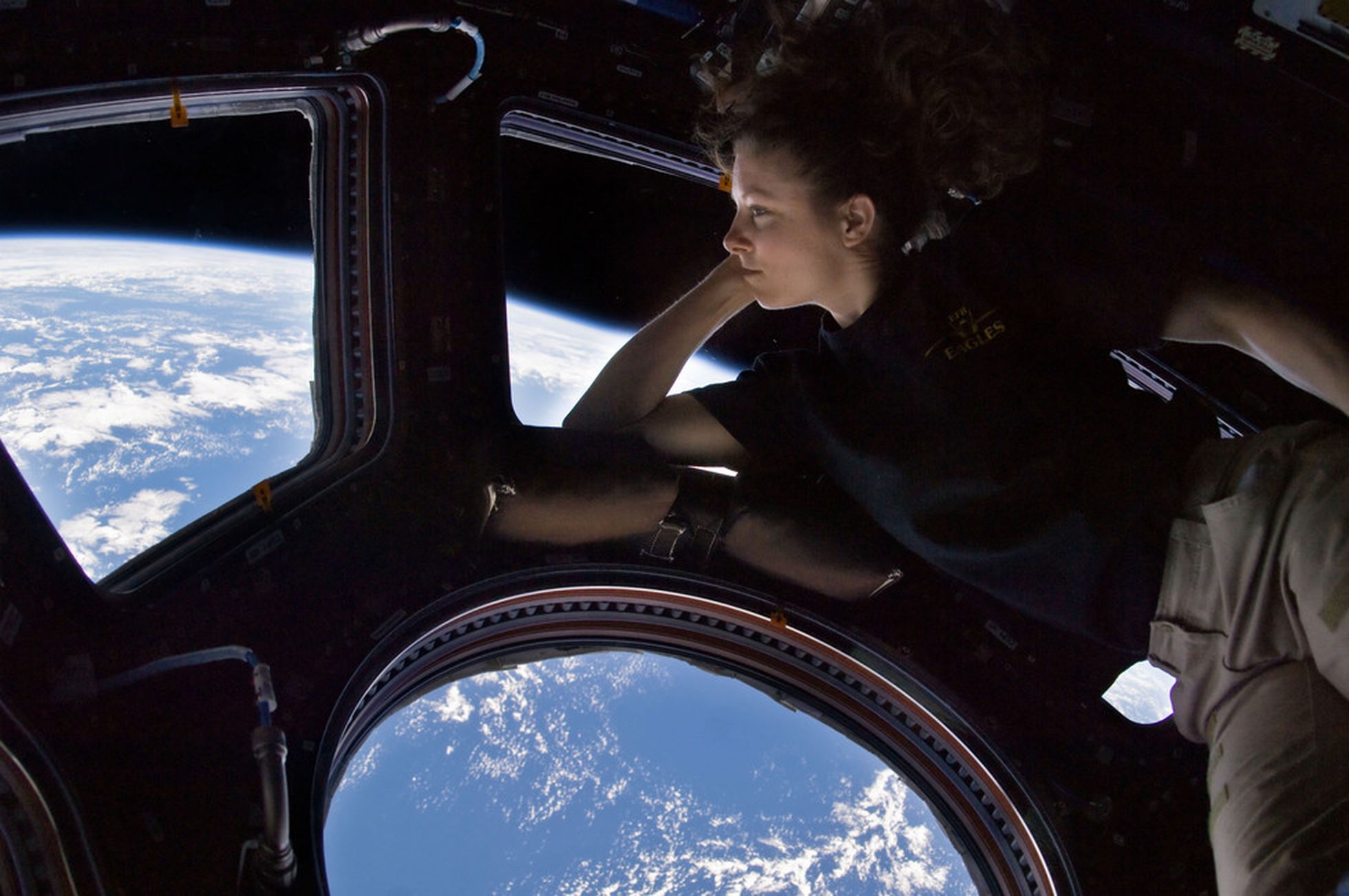 ¿A qué velocidad se mueve nuestro universo?