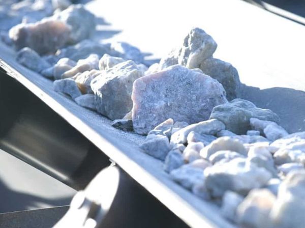 Se espera que la producción mundial de litio casi se duplique para 2025, pero persiste el riesgo de escasez de suministro