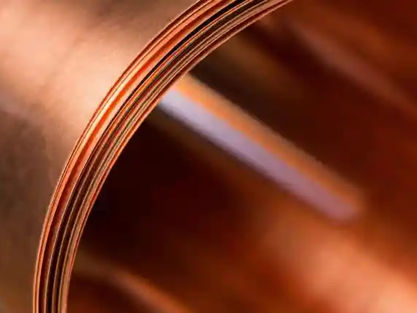 El aluminio se dirige a su mayor ganancia trimestral desde 1988, cobre cae