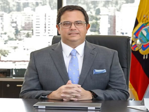 El nuevo Ministro de Energía y Minas es Xavier Vera Grunauer